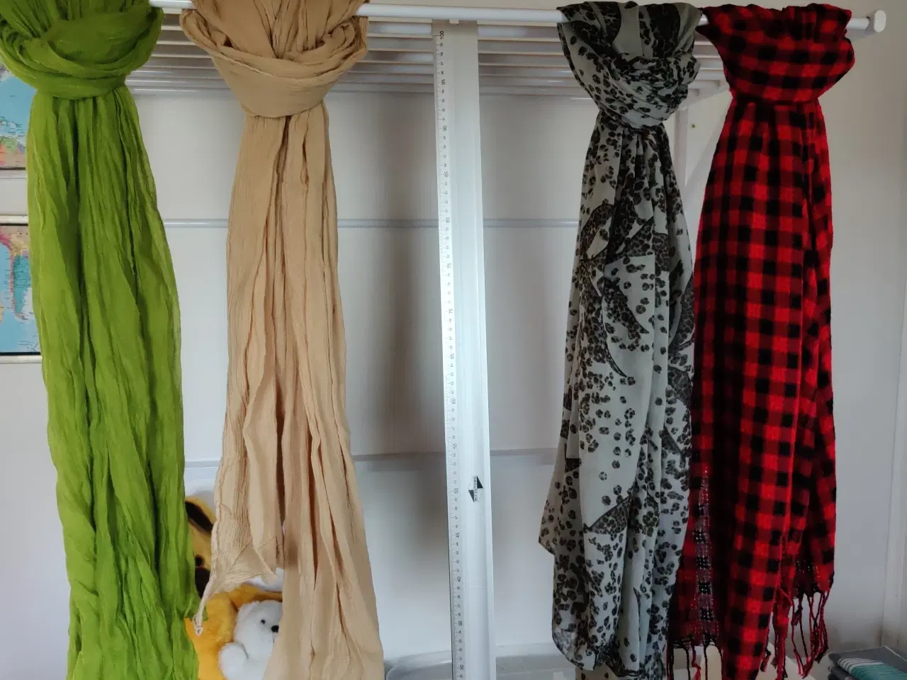 Billede 2 - Tørklæder 4.stk flere farver