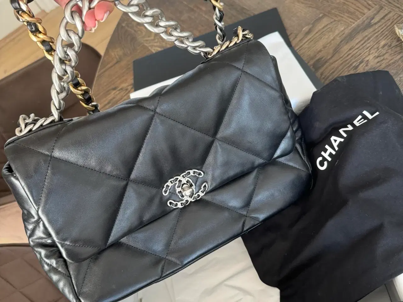 Billede 2 - Super flot Chanel 19 handbag