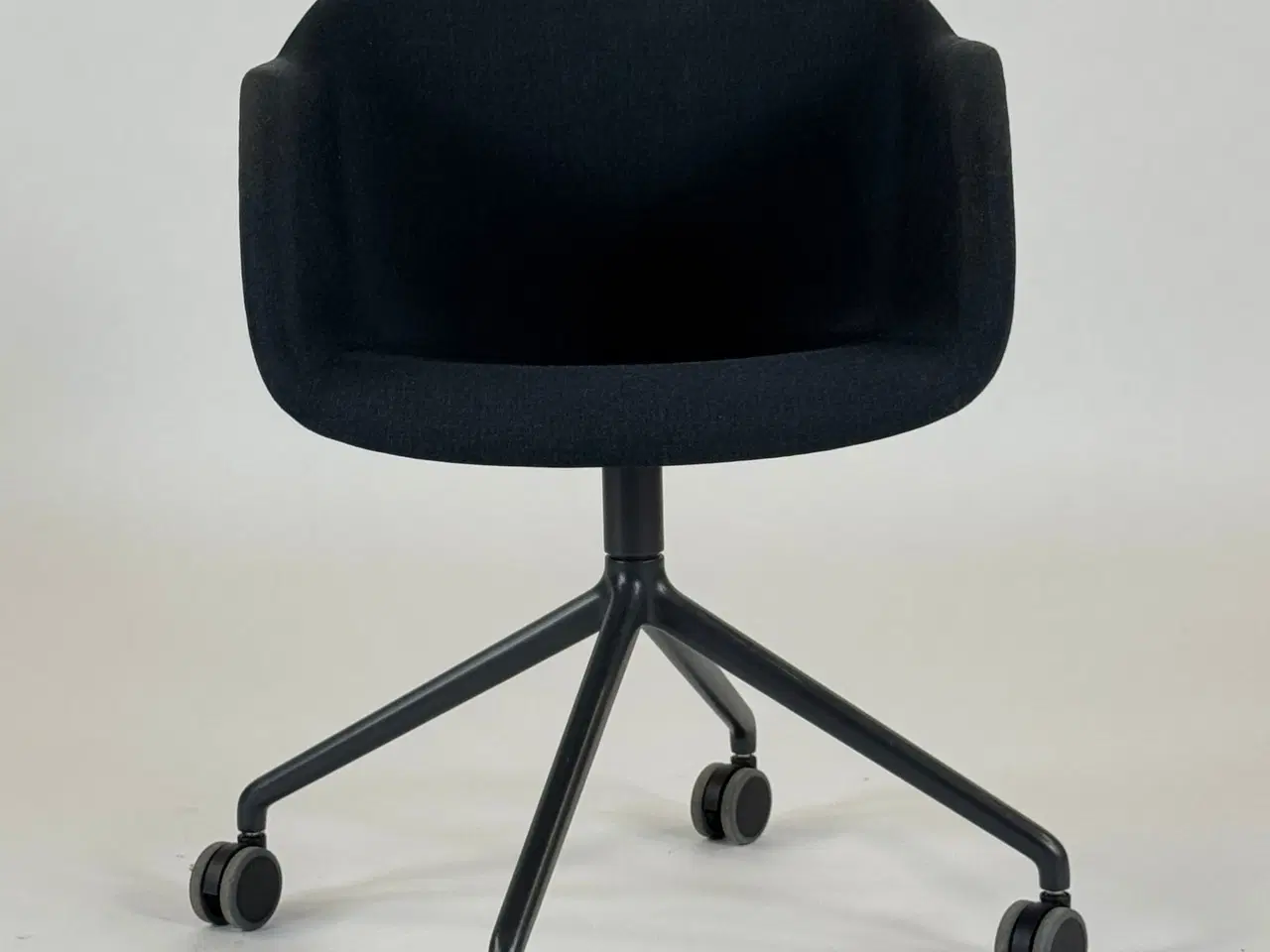 Billede 3 - Muuto Fiber Armchair m. Hjul - Sort