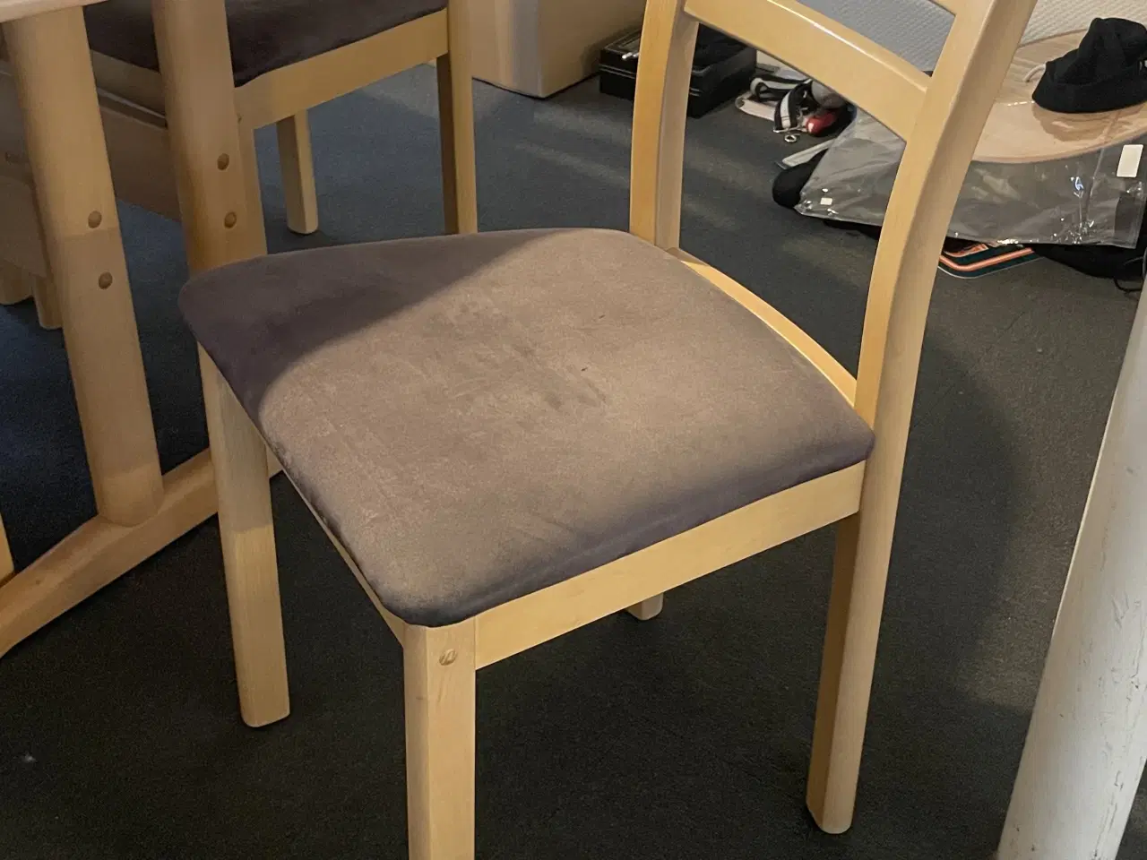 Billede 2 - Spisebord og stole