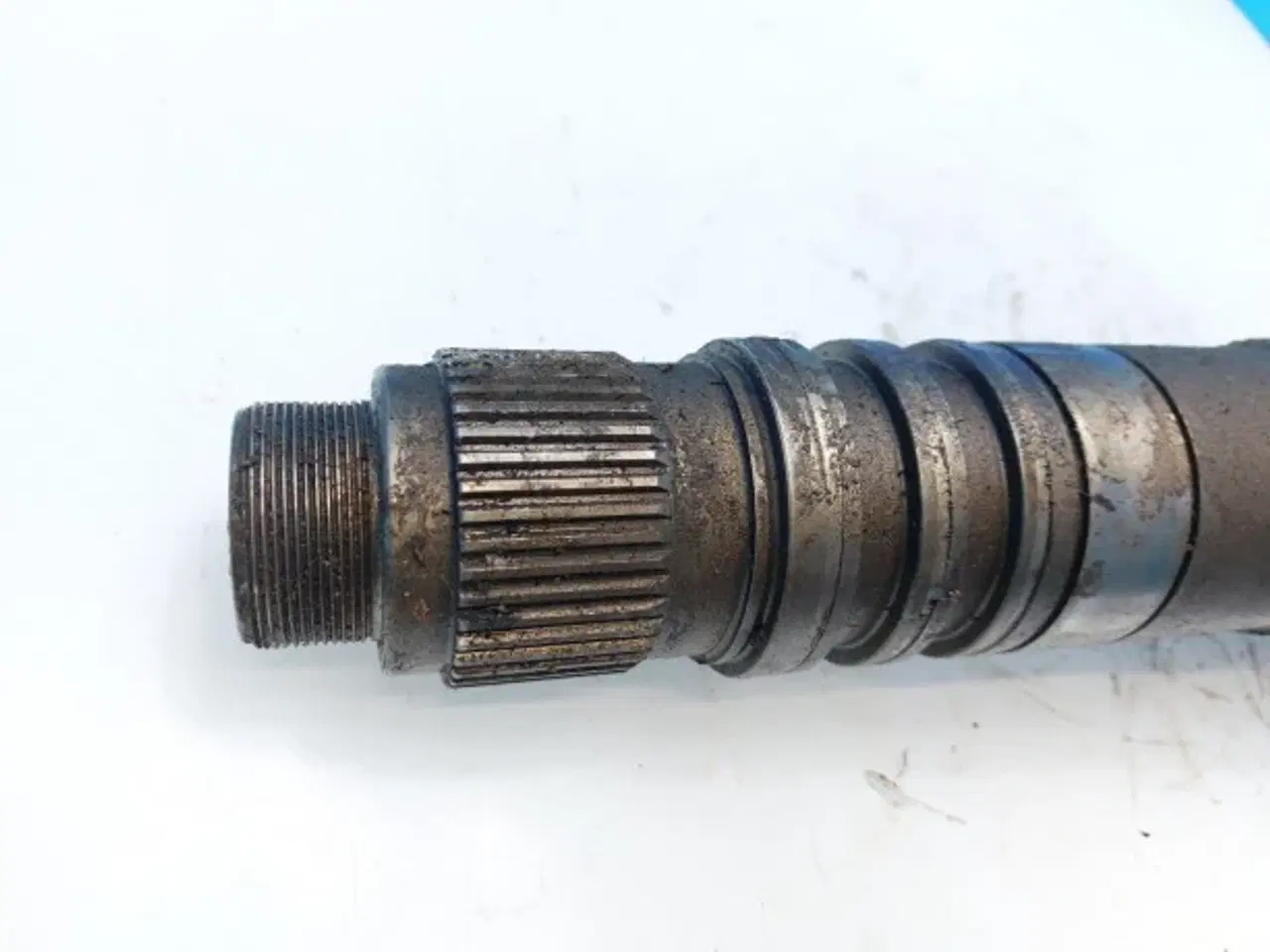 Billede 14 - New Holland LB115B Transmission Aksel 85823852