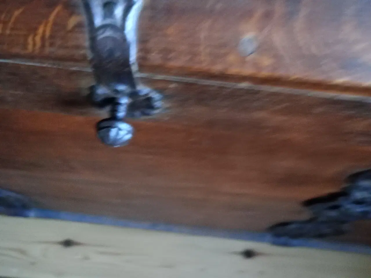 Billede 3 - Stor egetræs kiste med flotte beslag