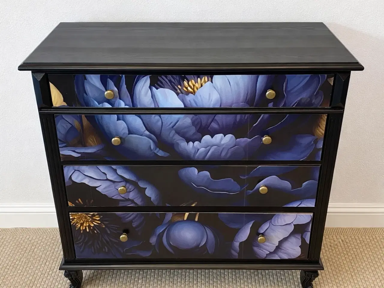 Billede 4 -  ⸻  ✨ Unik håndistandsat kommode – kun én af sin s