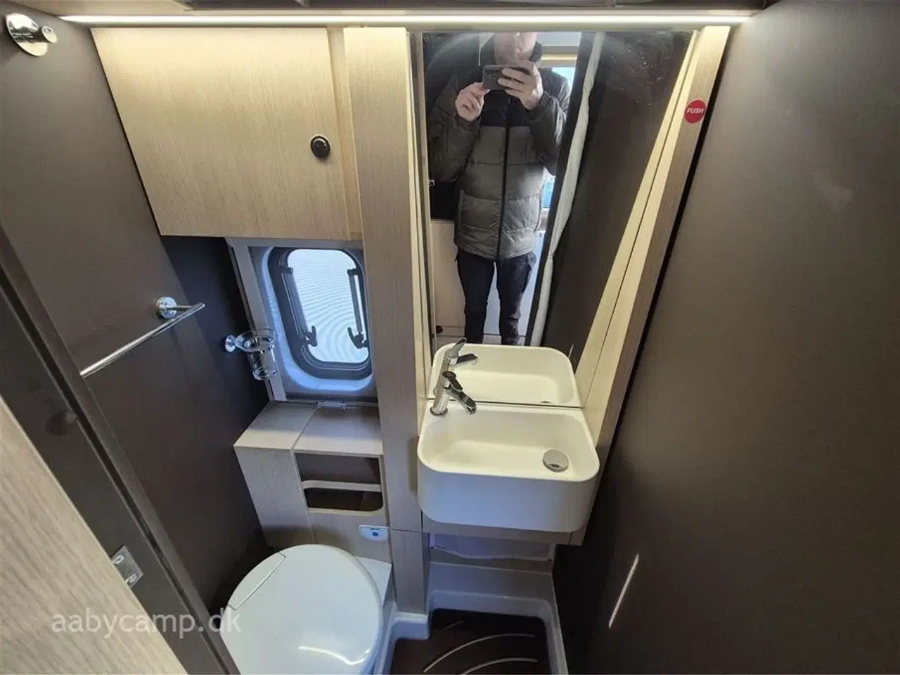 Billede 12 - 2024 - Autostar van V630LI Design Edition   Automatgear. markise. solceller. 200 Ah lithium batteri. 2000w inverter. maxxfan. Fyldegas. anhængertræk. undervognsbehandlet. Gasudtag. cykelstativ.