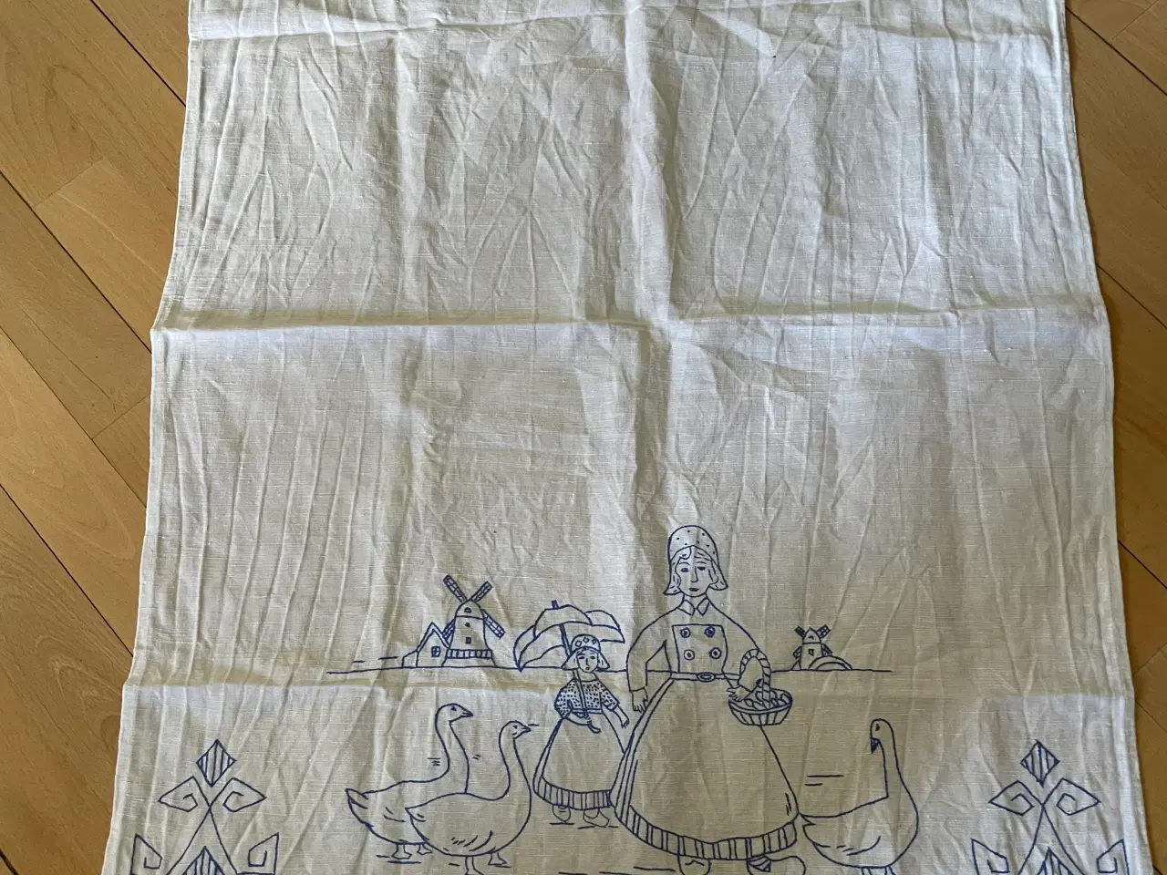 Billede 4 - Gammelt broderi flere køkkenstykke