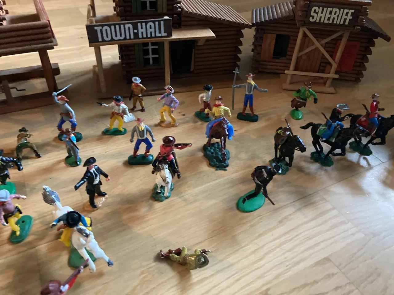 Billede 6 - Cowboyfort med cowboys og indianer