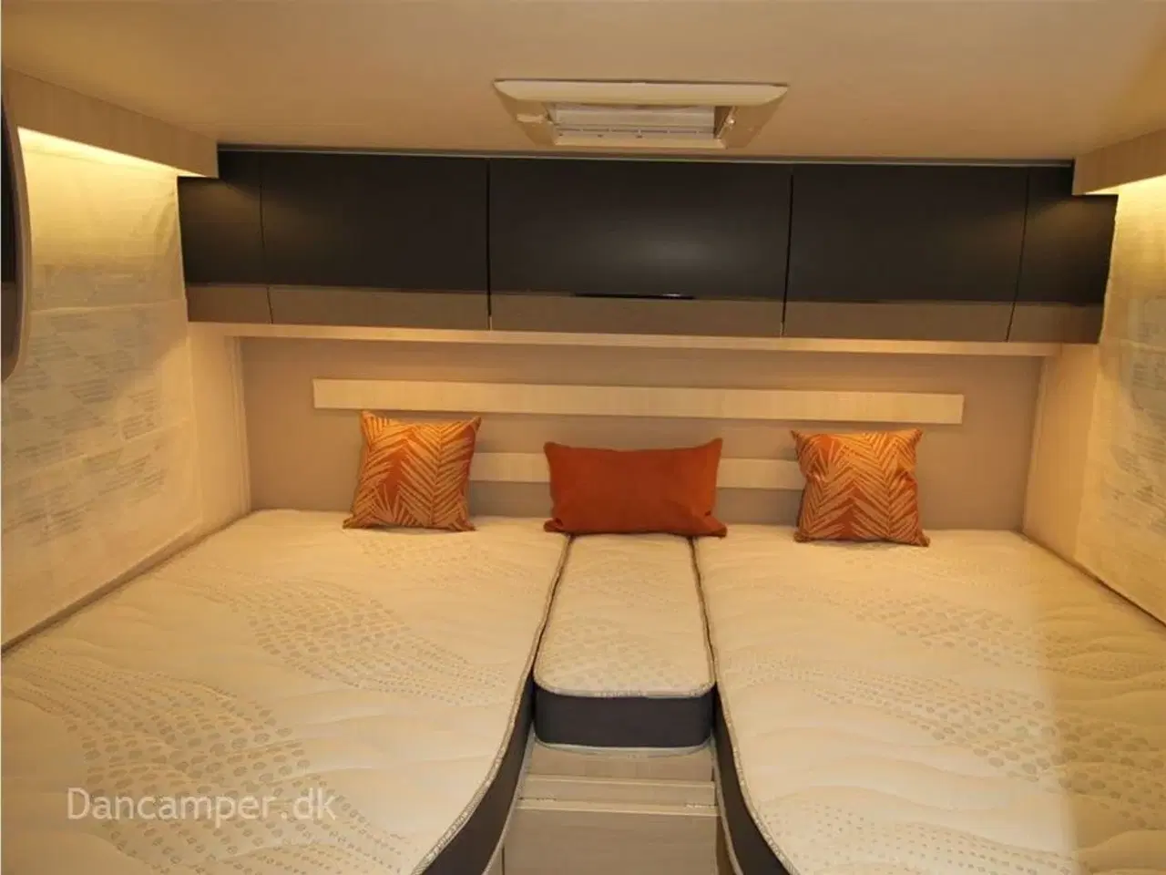Billede 13 - 2024 - Chausson Titanium 777GA ULTIMATE   KOMISSIONSBIL! Enkeltsenge, lounge, siddegruppe, opredning i siddegruppen. 170HK Aut, markise, solceller mmm