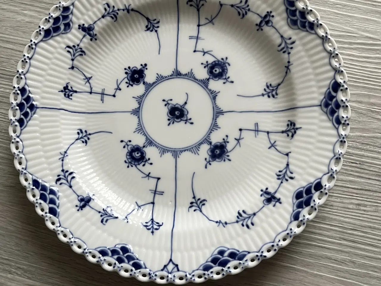 Billede 1 - Helblonde musselmalet middagstallerken