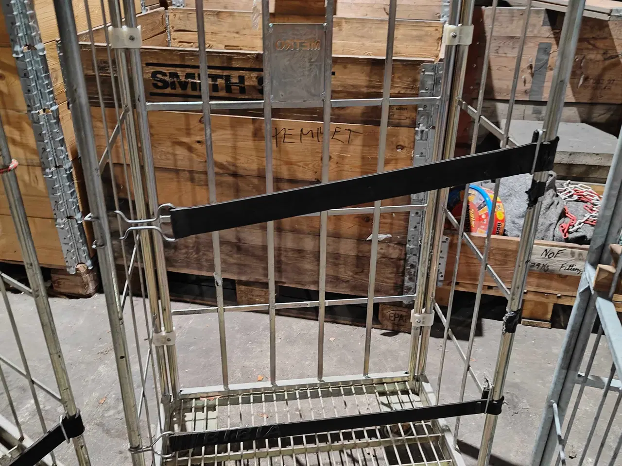 Billede 4 - Rullebur og reoler. 