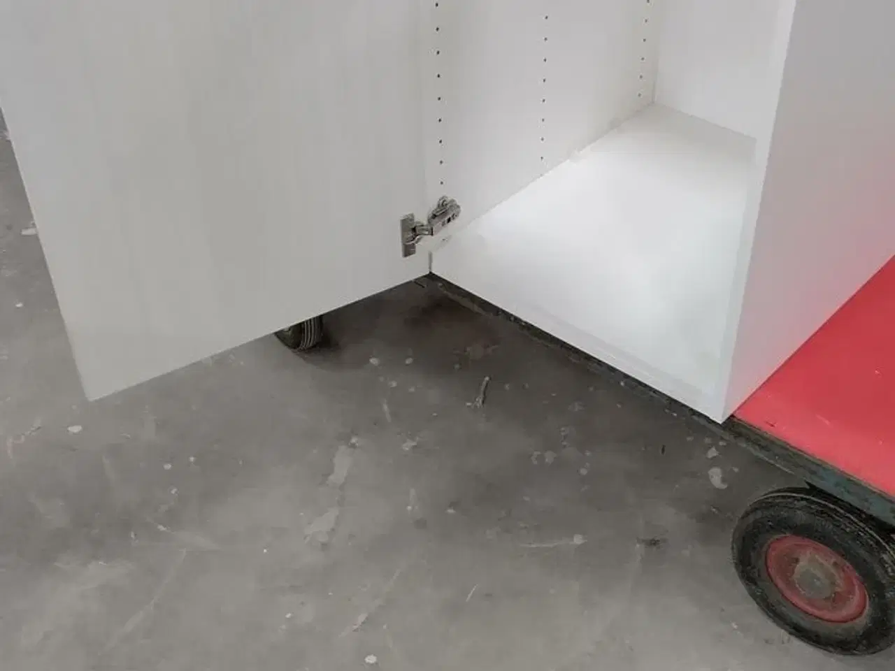 Billede 5 - 4 stk. usamlet underskabe H: 70,4 x B: 50 x D: 60,0 med låge og 4 hylder