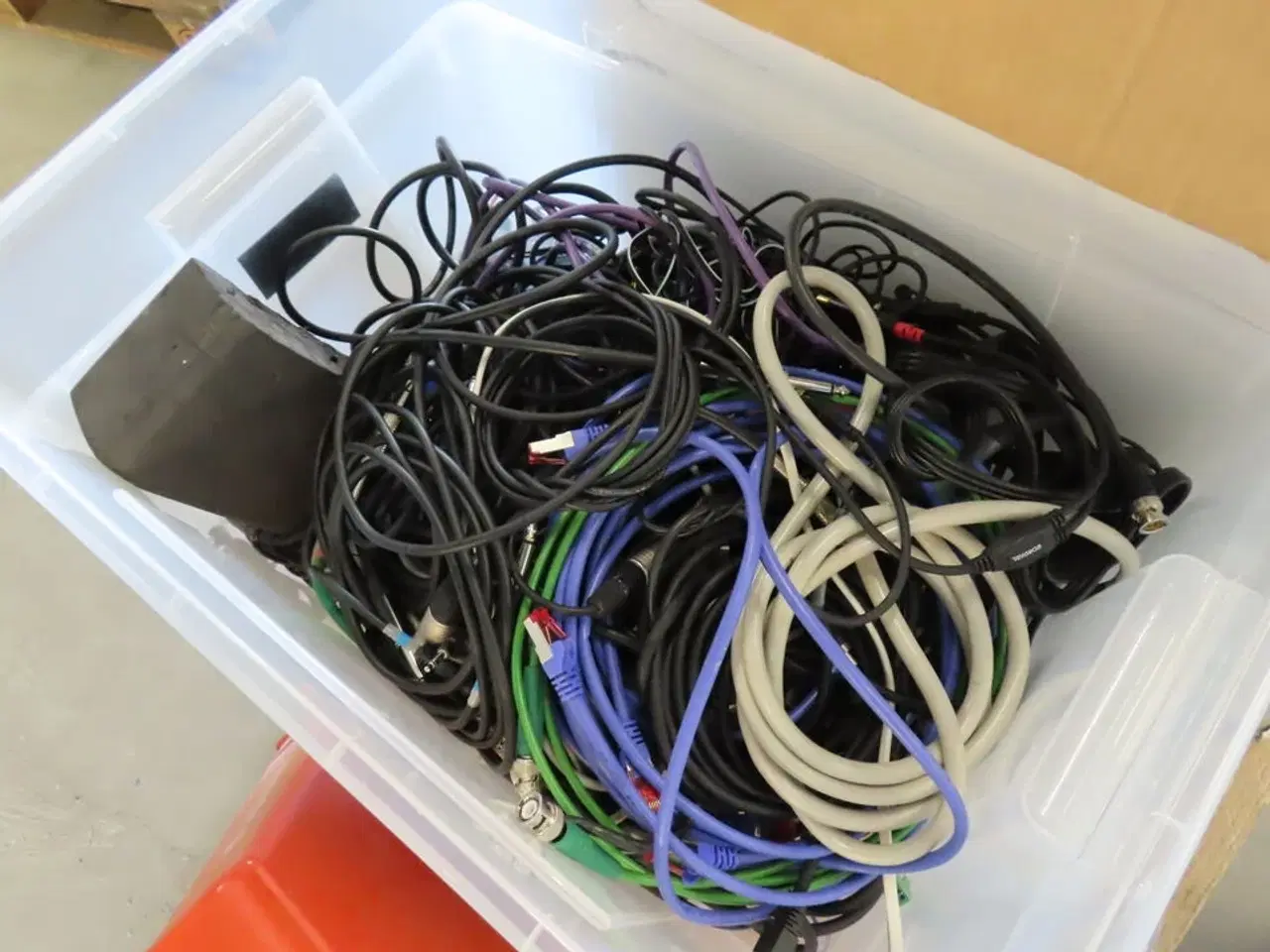 Billede 14 - Palle med rester fra TC ELECTRONIC