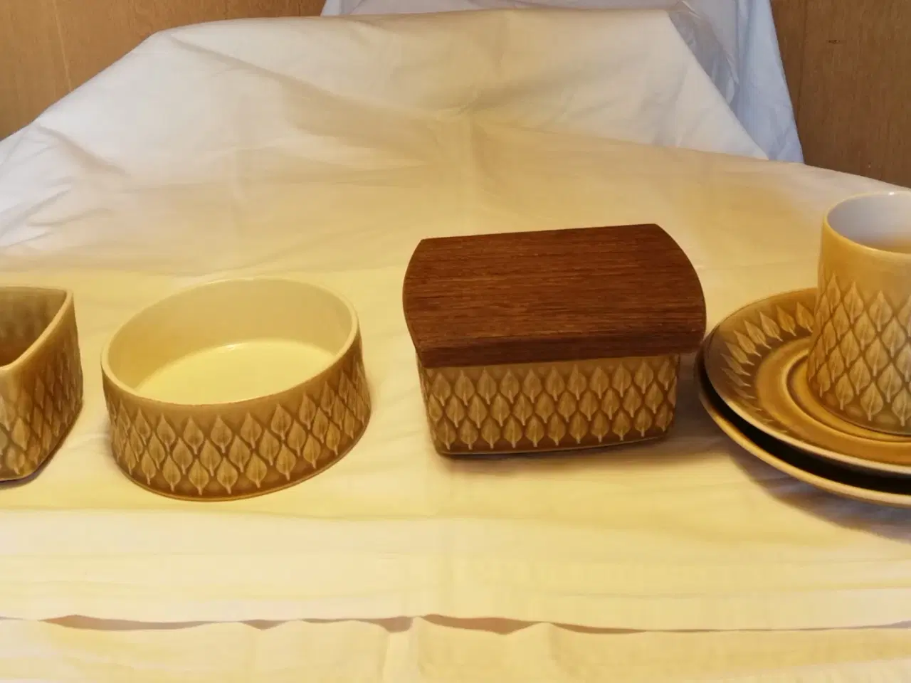 Billede 3 - Relief stentøj smørskål, kaffekop, sukkerskål