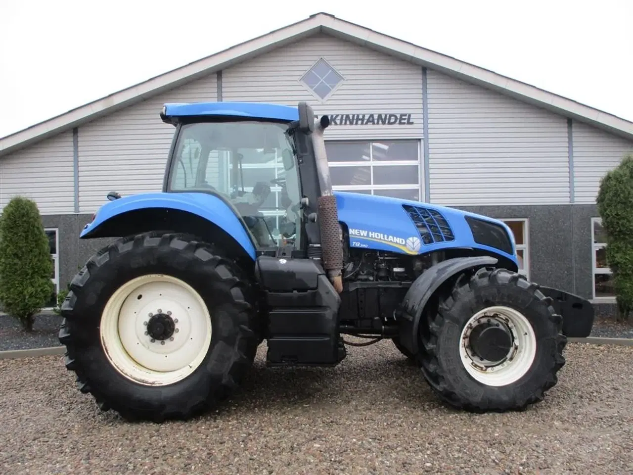 Billede 2 - New Holland T8.390 Med fin 600/70R30 og 710/70R42 dæk montering på.