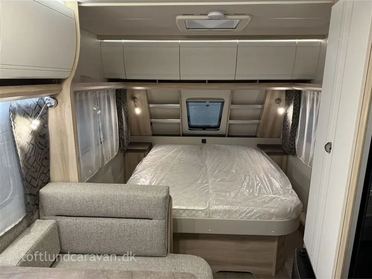 Billede 5 - 2024 - Hobby De Luxe 460 SFf   Sønderjyllands aut. HOBBY forhandler. Midter-placeret dobbeltseng! NU PÅ LAGER TIL OMGÅENDE LEVERING !
