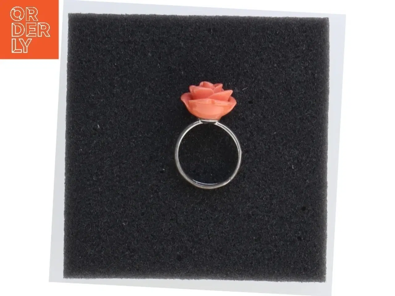 Billede 1 - Ring med rosenformet vedhæng (str. 51)