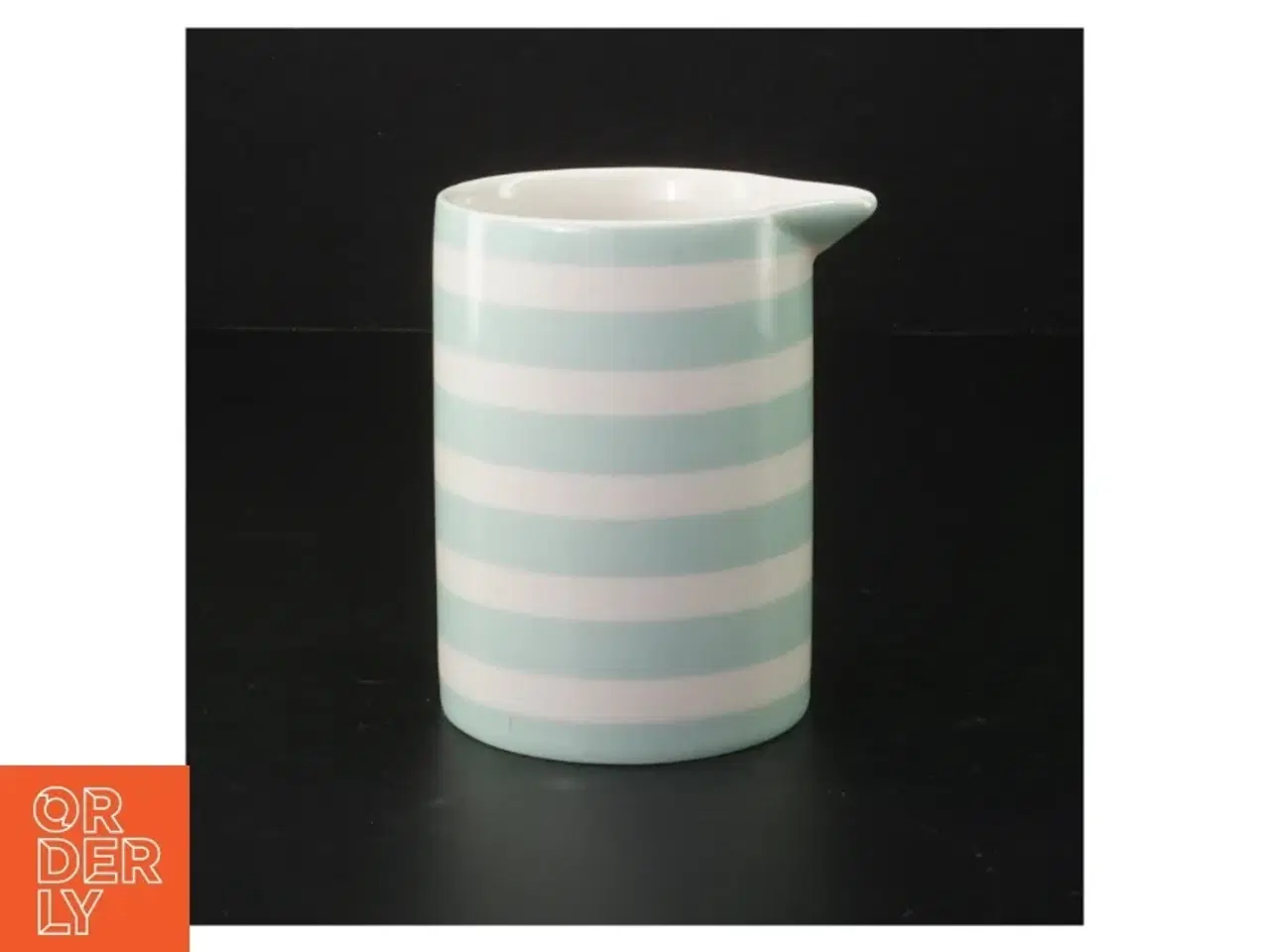 Billede 2 - Lyseblå kande med blomstermotiv fra GreenGate (str. H. 11 cm. ø. 8 cm)