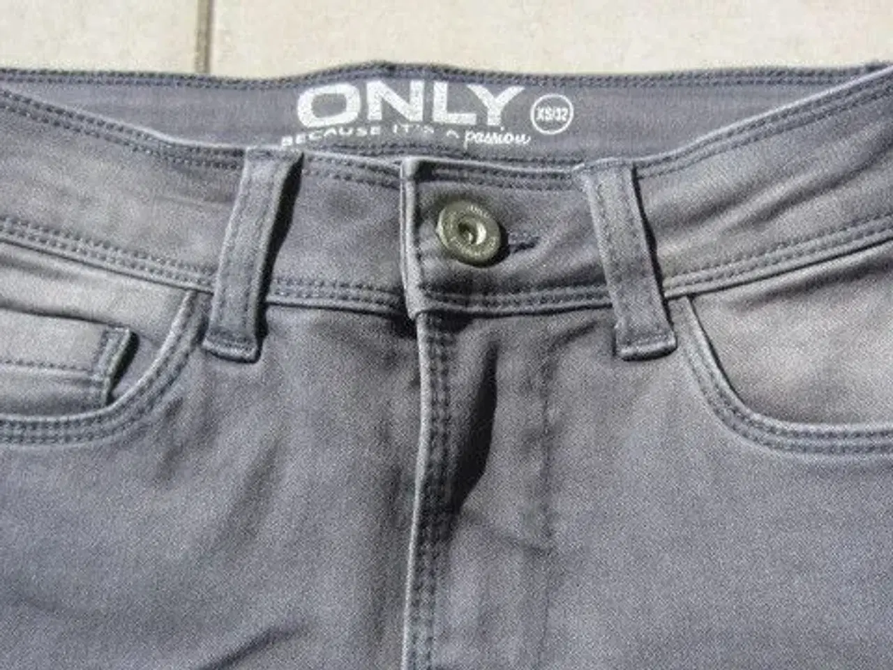 Billede 2 - STR. XS/"32, grå elastiske bukser