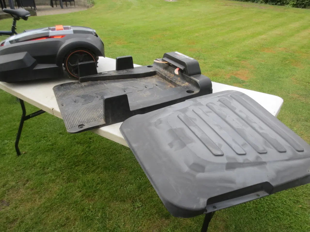 Billede 1 - 1 stk Redback Robotplæneklipper Model RM24A-10D