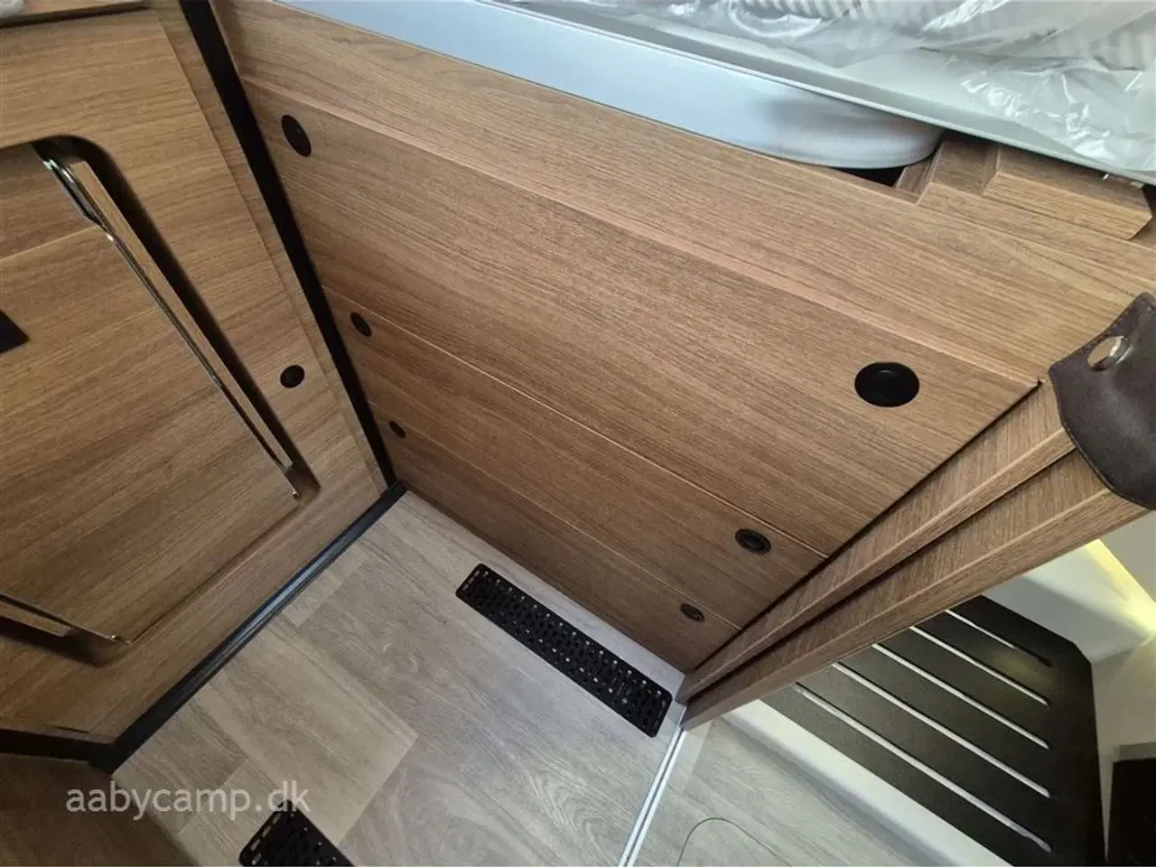 Billede 23 - 2026 - Benimar Amphitryon 967   Top model Fra Benimar med Alde Centralvarme