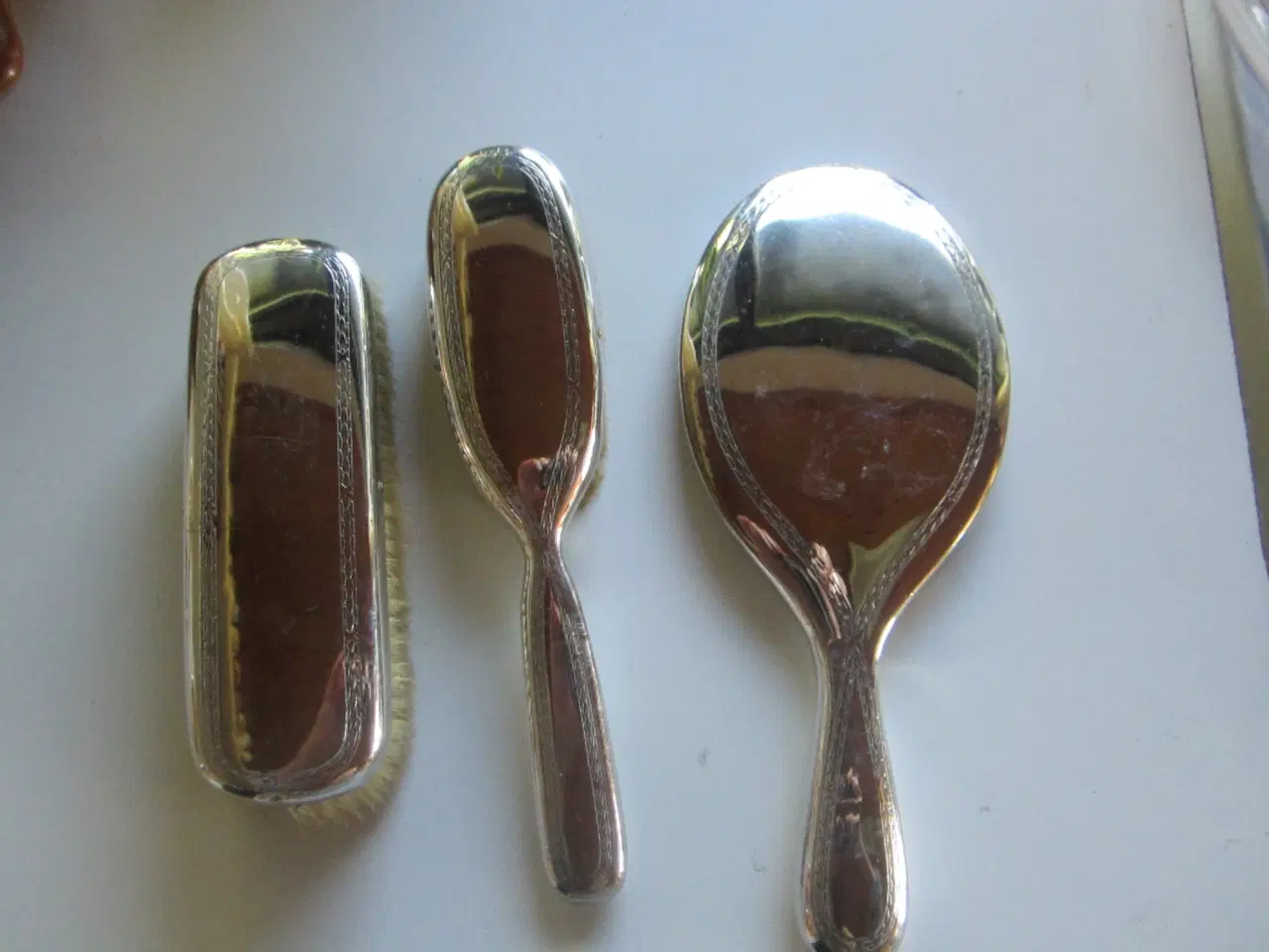 Billede 3 - Rigtigt elegant gammelt  børste og spejlsæt 