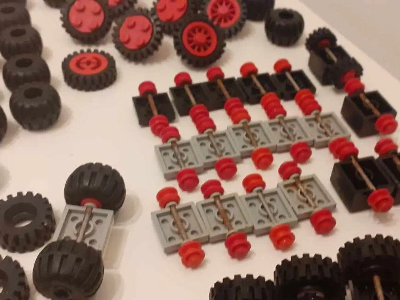Billede 3 - LEGO stort sæt med hjul, gummidæk, aksler m.m.