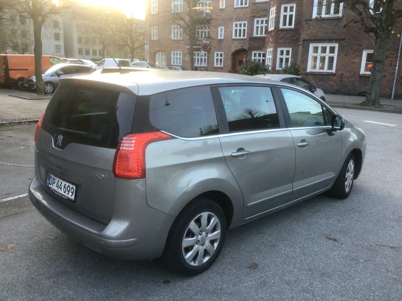 Billede 5 - Pæn nys Peugeot 5008 