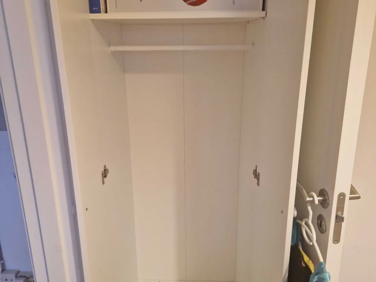 Billede 2 - Klædeskab