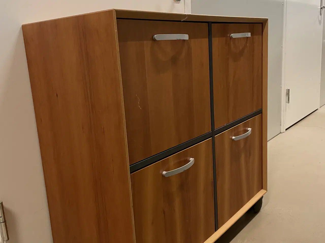 Billede 3 - Kommode på hjul - Kirsebærtræ