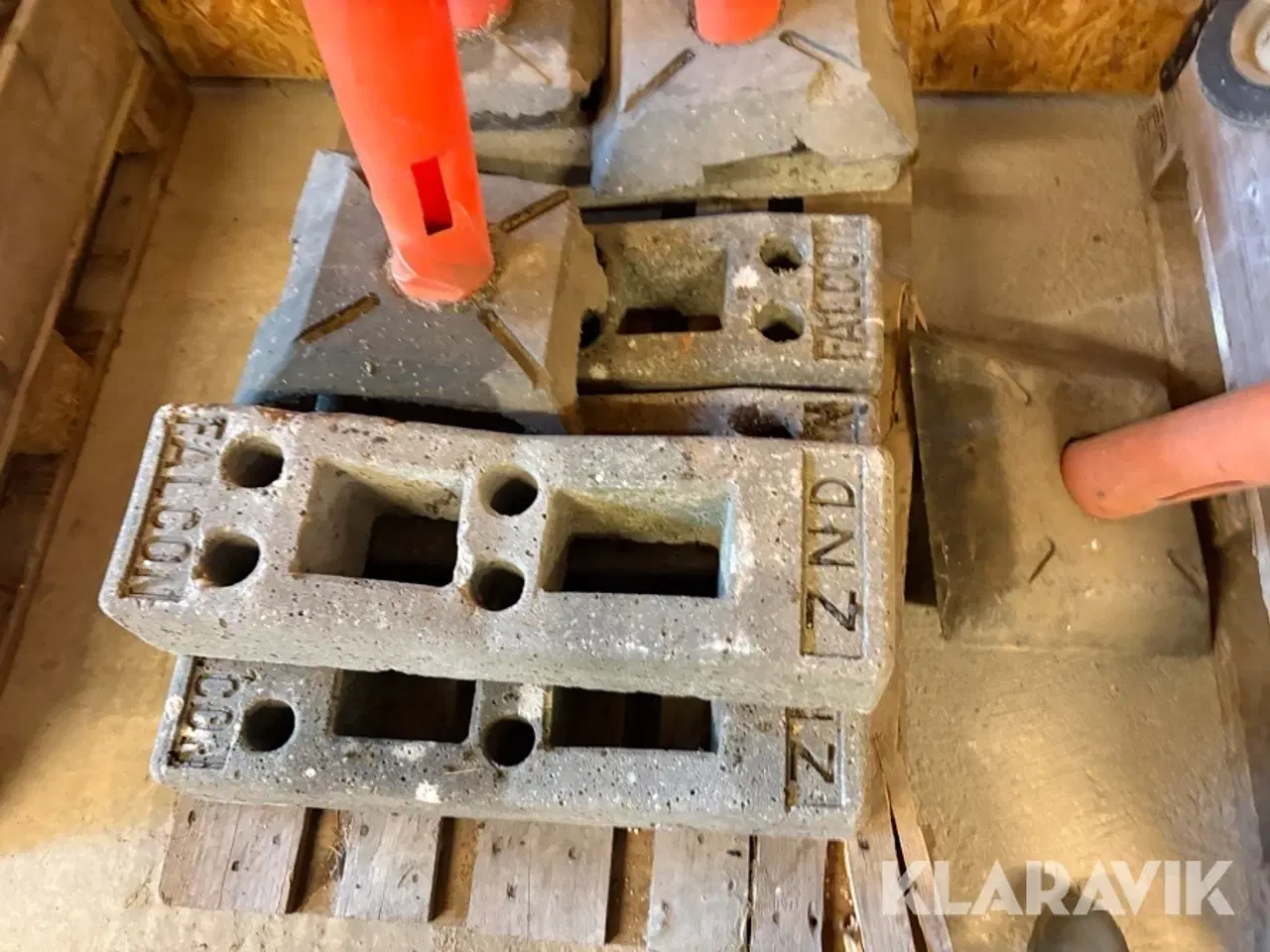 Billede 4 - Afspærringsstolper/betonfødder