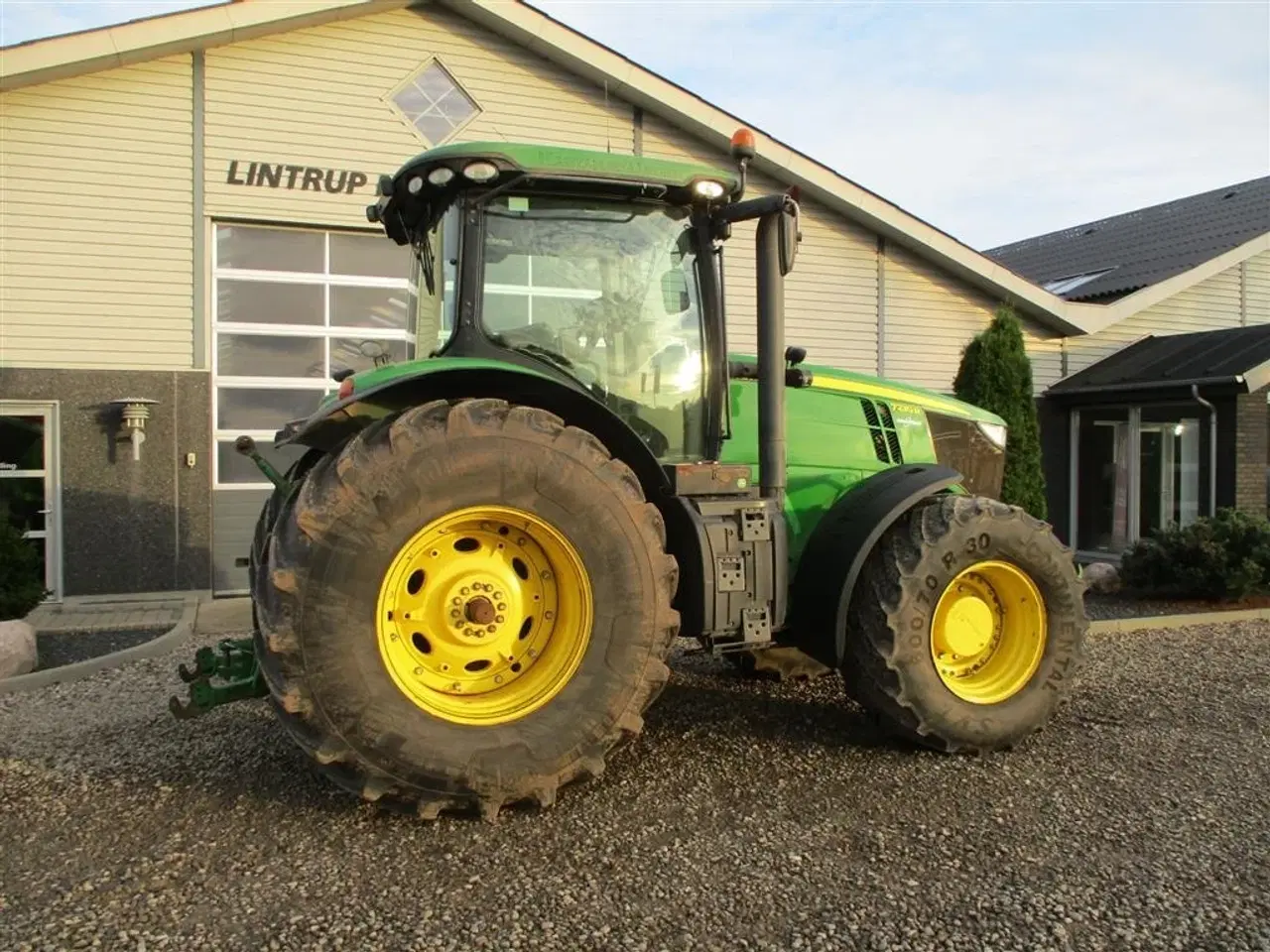 Billede 13 - John Deere 7230R Med frontlift og frontPTO