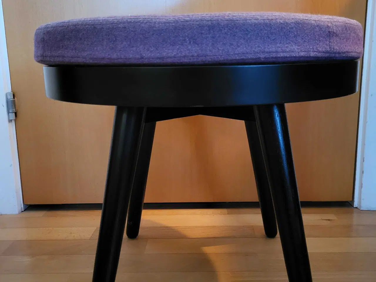 Billede 3 - Alma Softline sofabord/skammel, siddepude medfølge