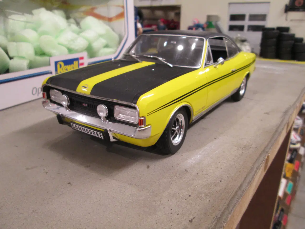 Billede 3 - Opel Commodore GS/E   Revell  1:18