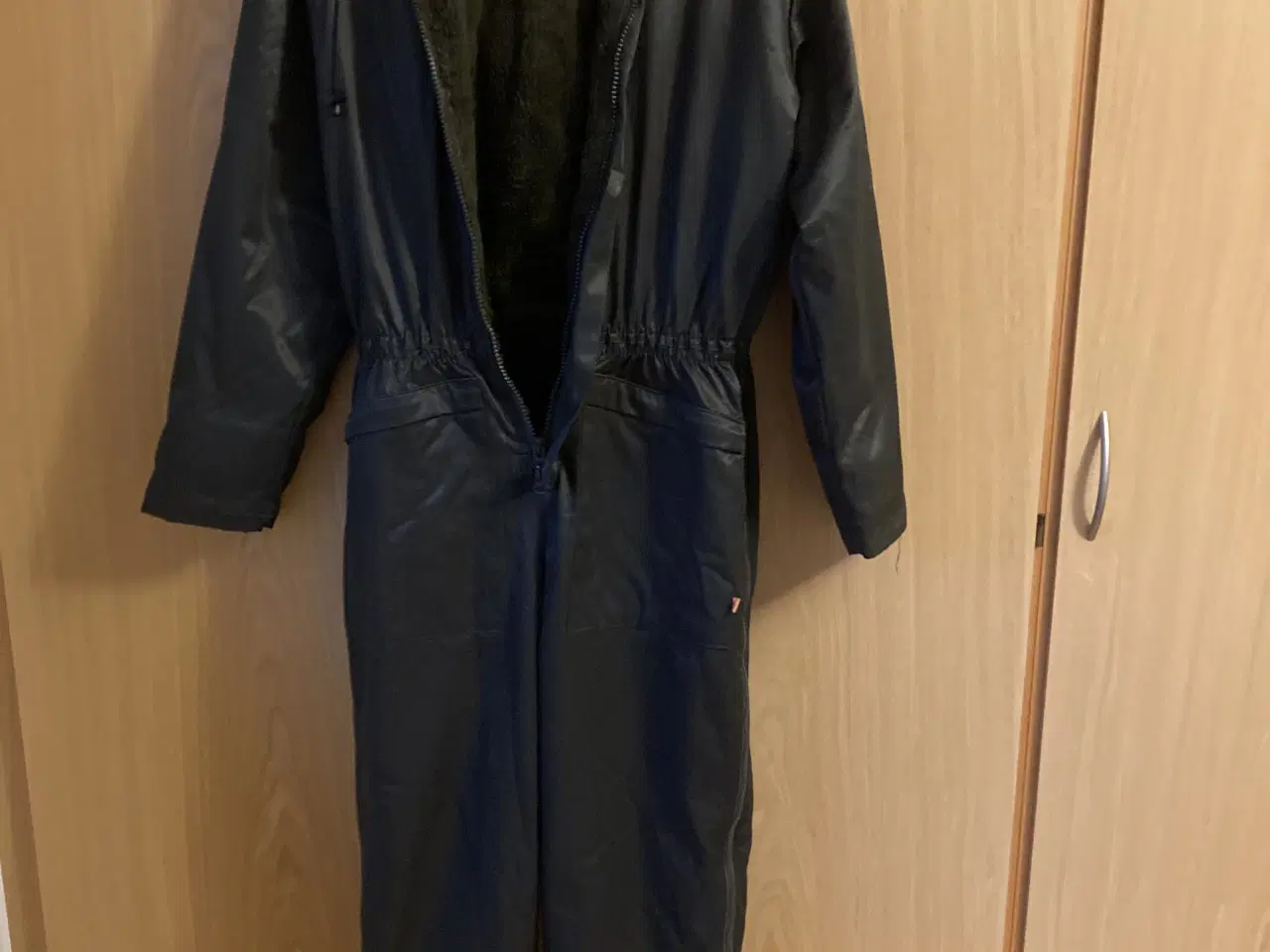 Billede 1 - Heldragt