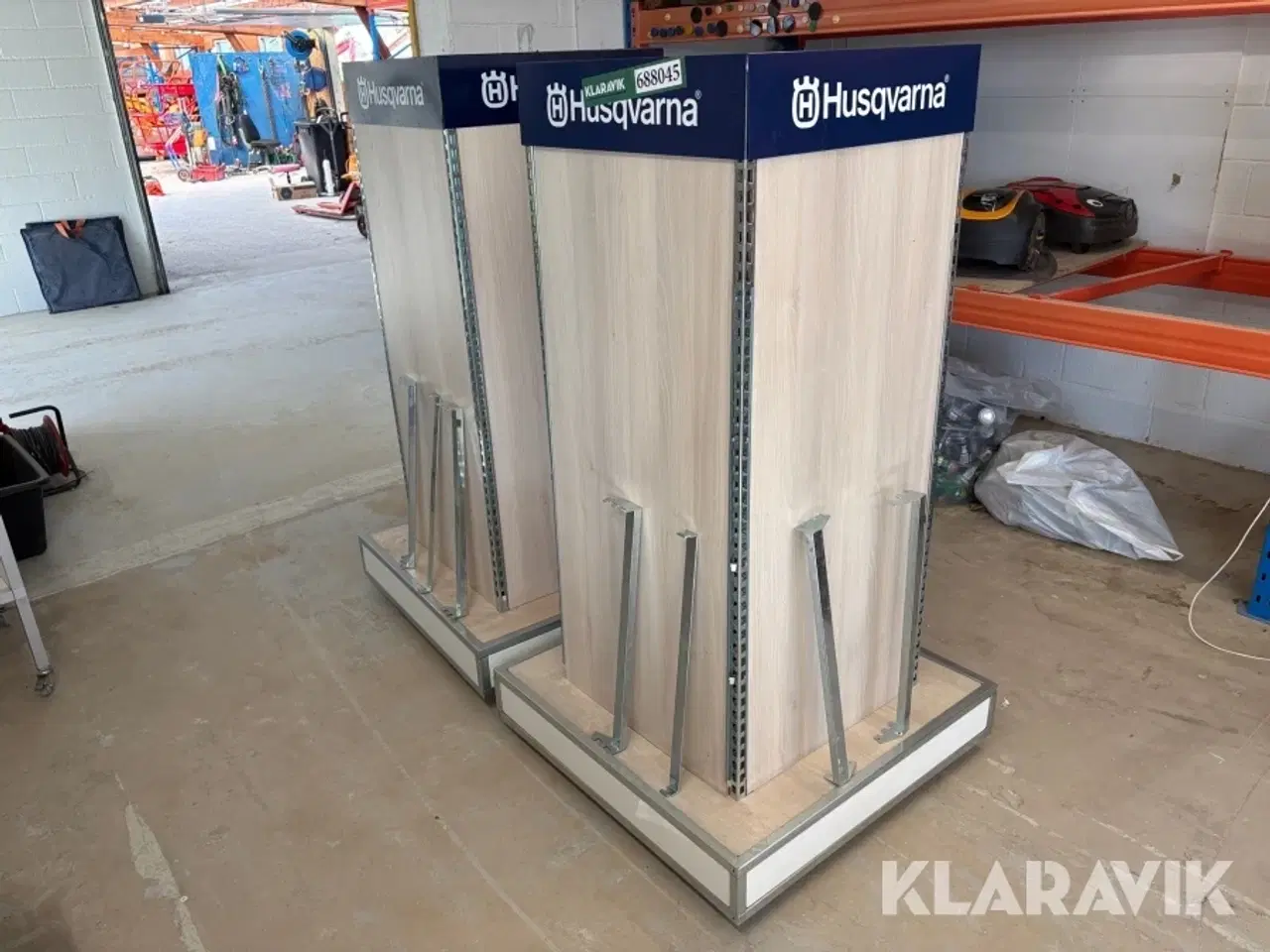 Billede 1 - Display med holdere på hjul 2 styk