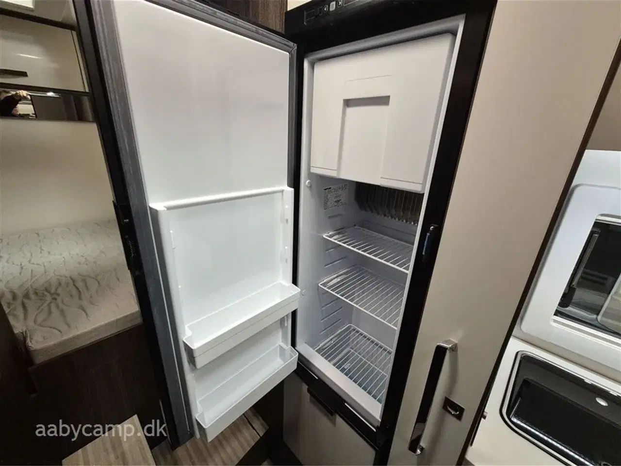 Billede 12 - 2019 - Benimar Tessoro 442   NK pakke. Automatgear. 95 Ah Batteri. solcelle. markise.  varme på spildevand. en ejer fra ny.  fuld service hos Ford inkl. tandrem. undervognsbehandlet.