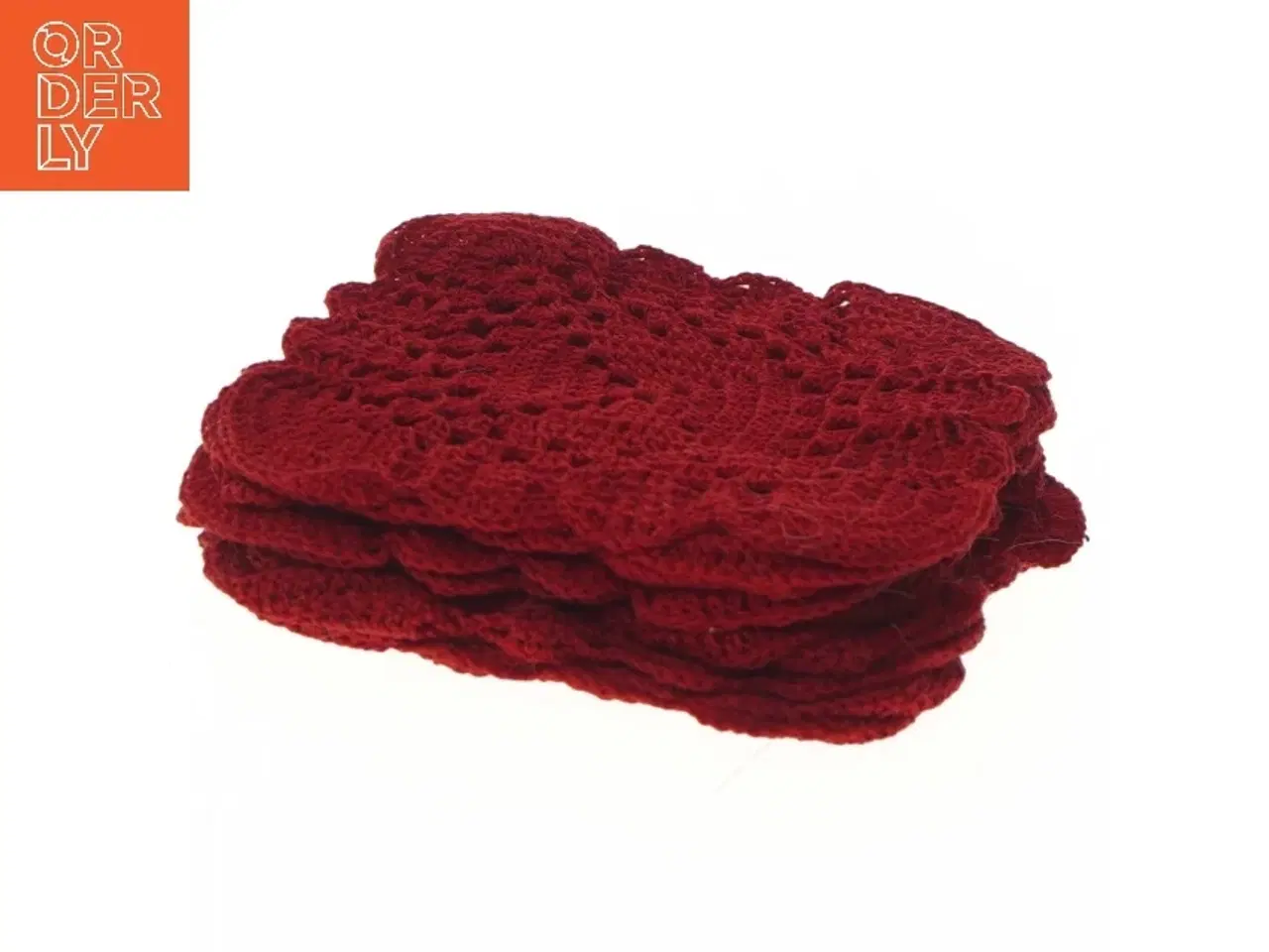 Billede 2 - Røde hæklet dækkeservietter (str. 14x14 cm)