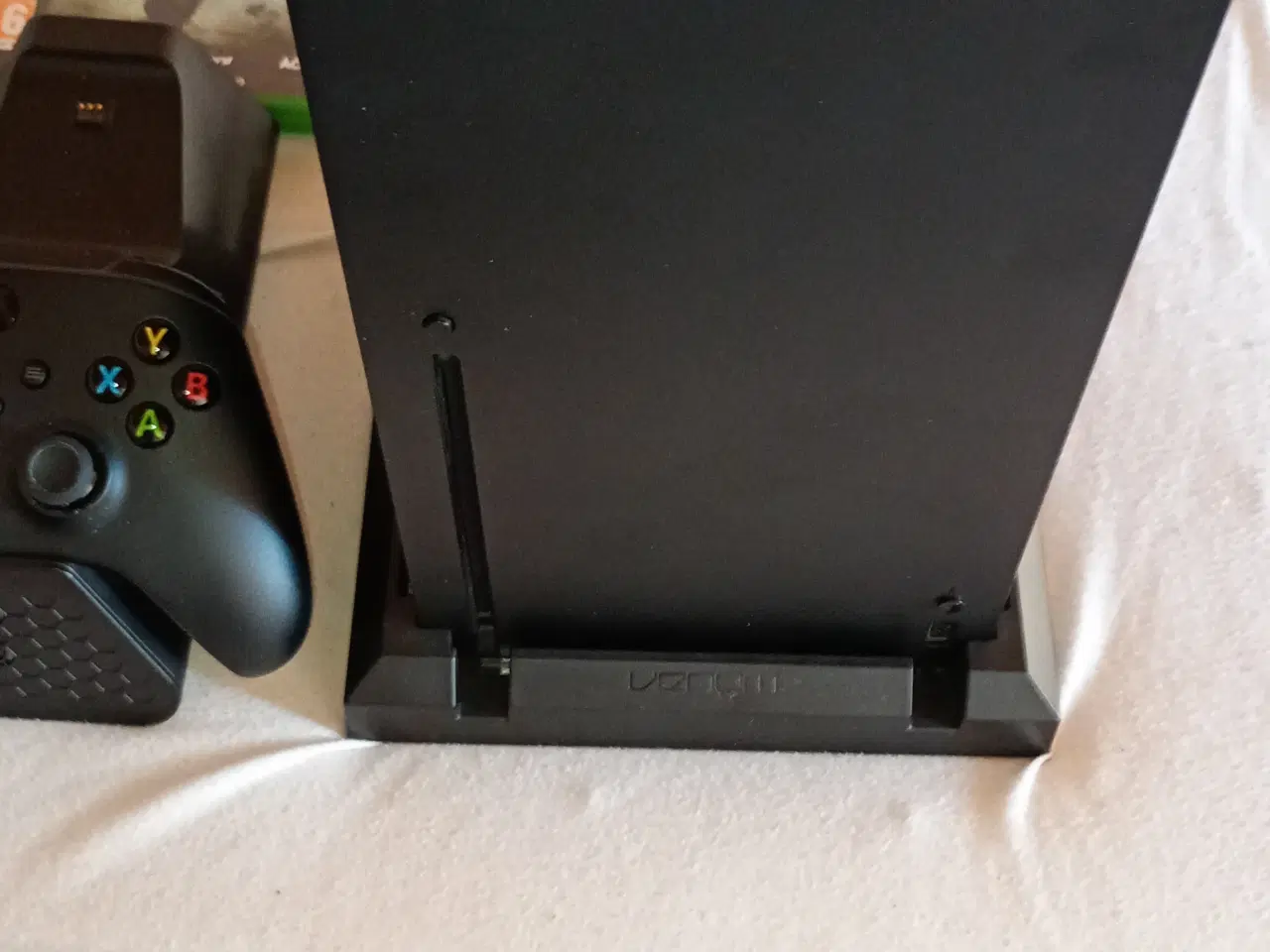 Billede 4 - Xbox Series x med 5 spil lader stand og rgb stand 