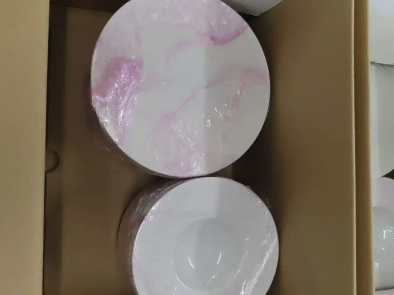 Billede 4 - 4 stk. Kasser med diverse tallerkener