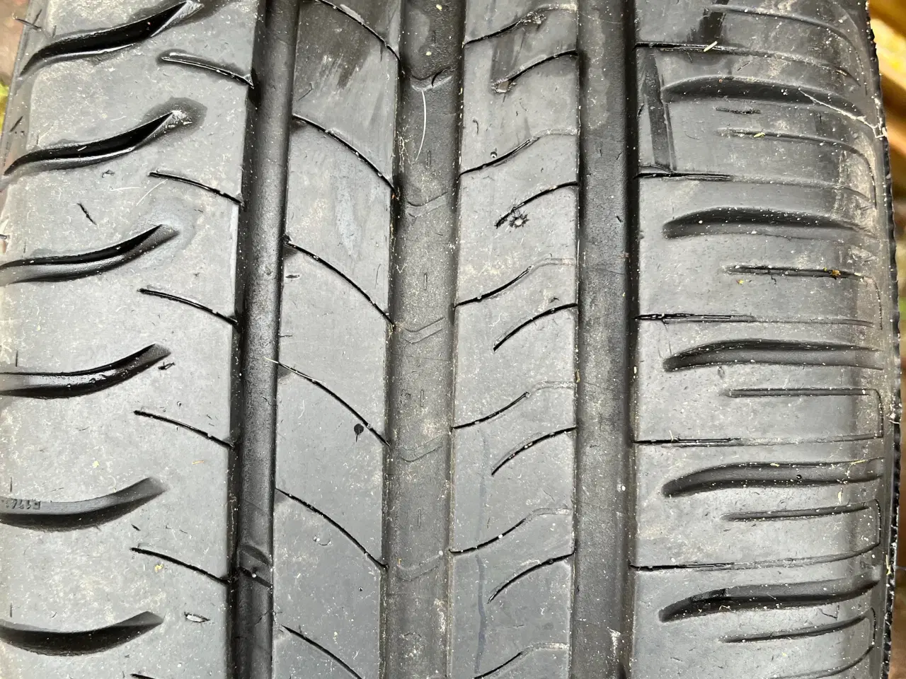 Billede 2 - Fire styk Michelin 205/60 15 på pasat fælge 