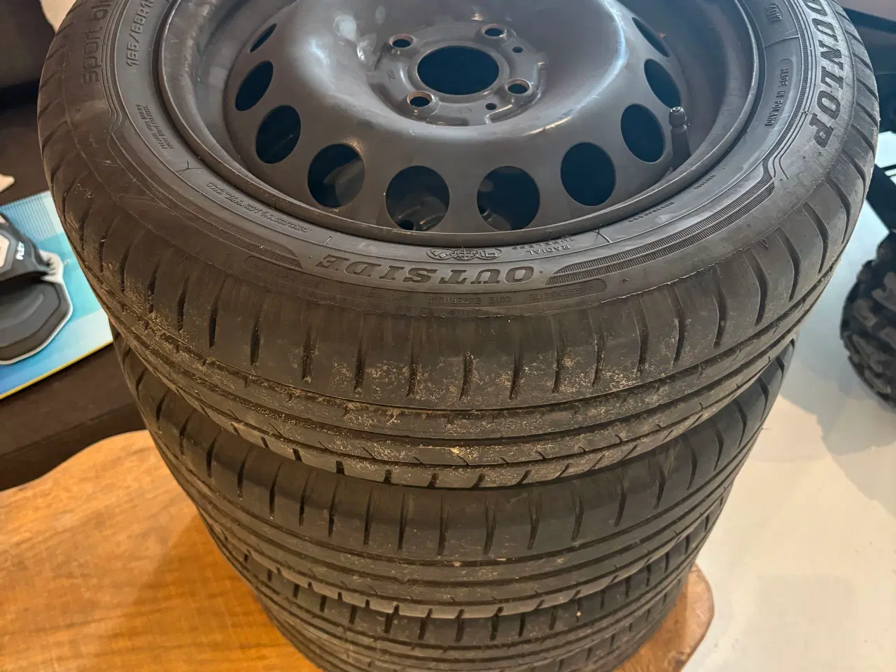 Billede 2 - Dunlop 165/65r15 fælge med dæk 6mm fra 2017 