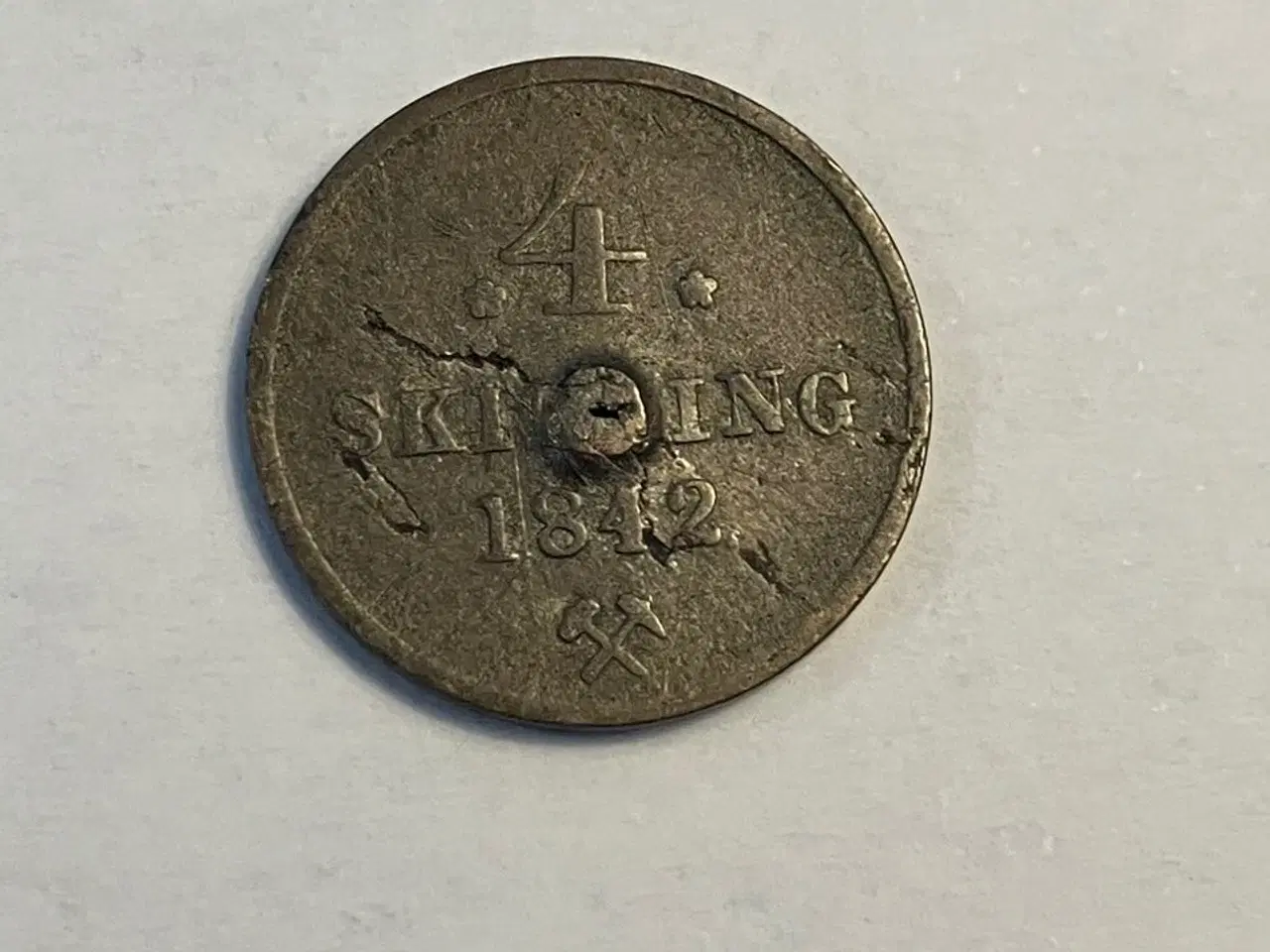 Billede 1 - 4 Skilling 1842 Norge - Dårlig stand
