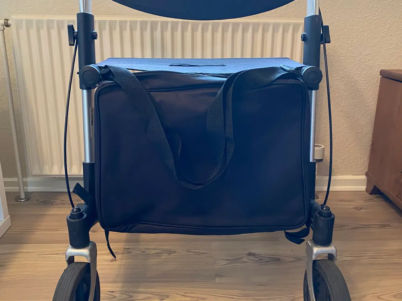 Billede 1 - Letvægts sammenklappelig rollator