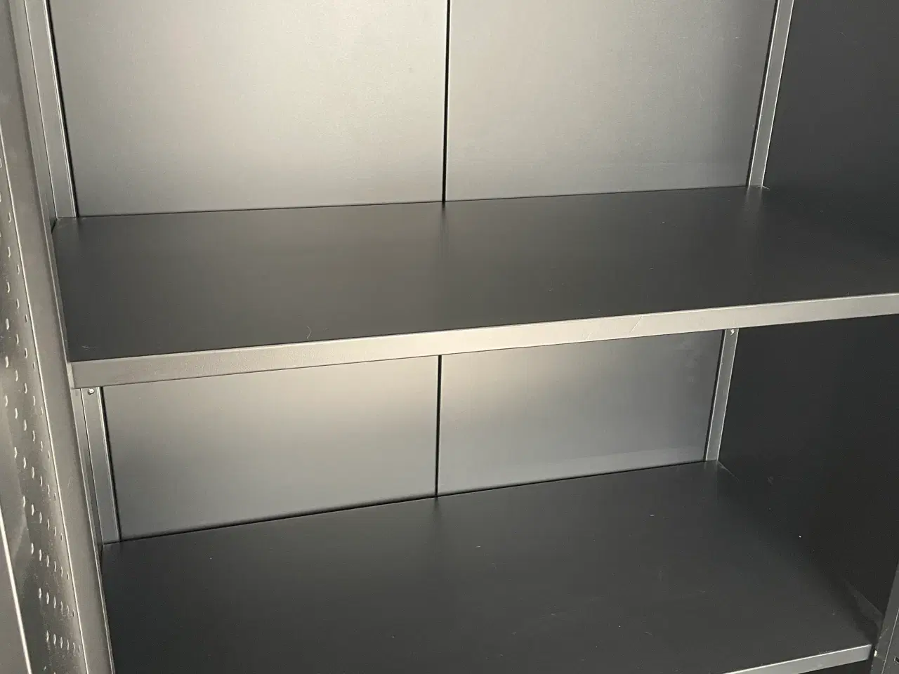 Billede 6 - VIRUM Skab VIRUM 2 låger sort