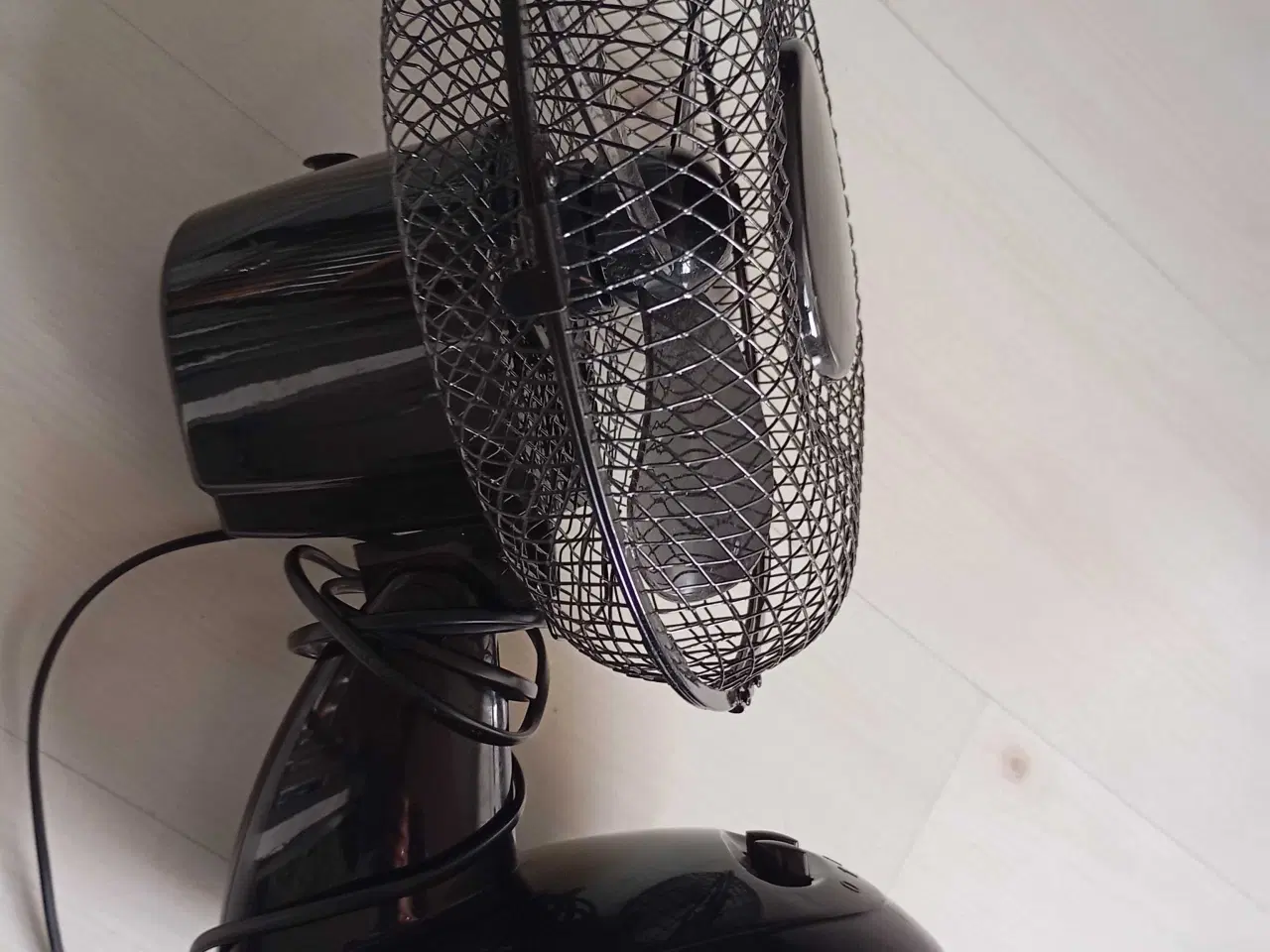 Billede 2 - Bordventilator med 3 hastigheder 