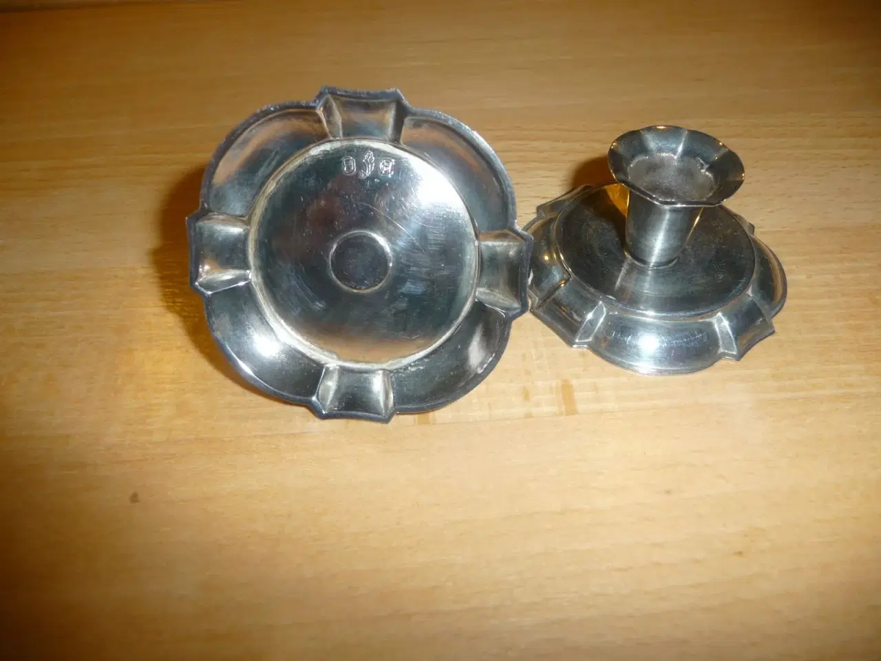 Billede 2 - 2 små lysestager i sølv plet