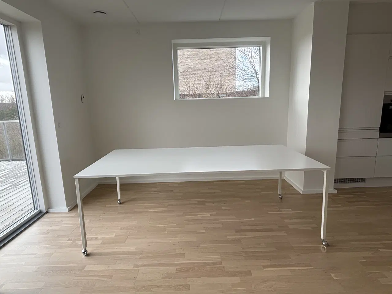 Billede 1 - Smukt og elegant spisebord