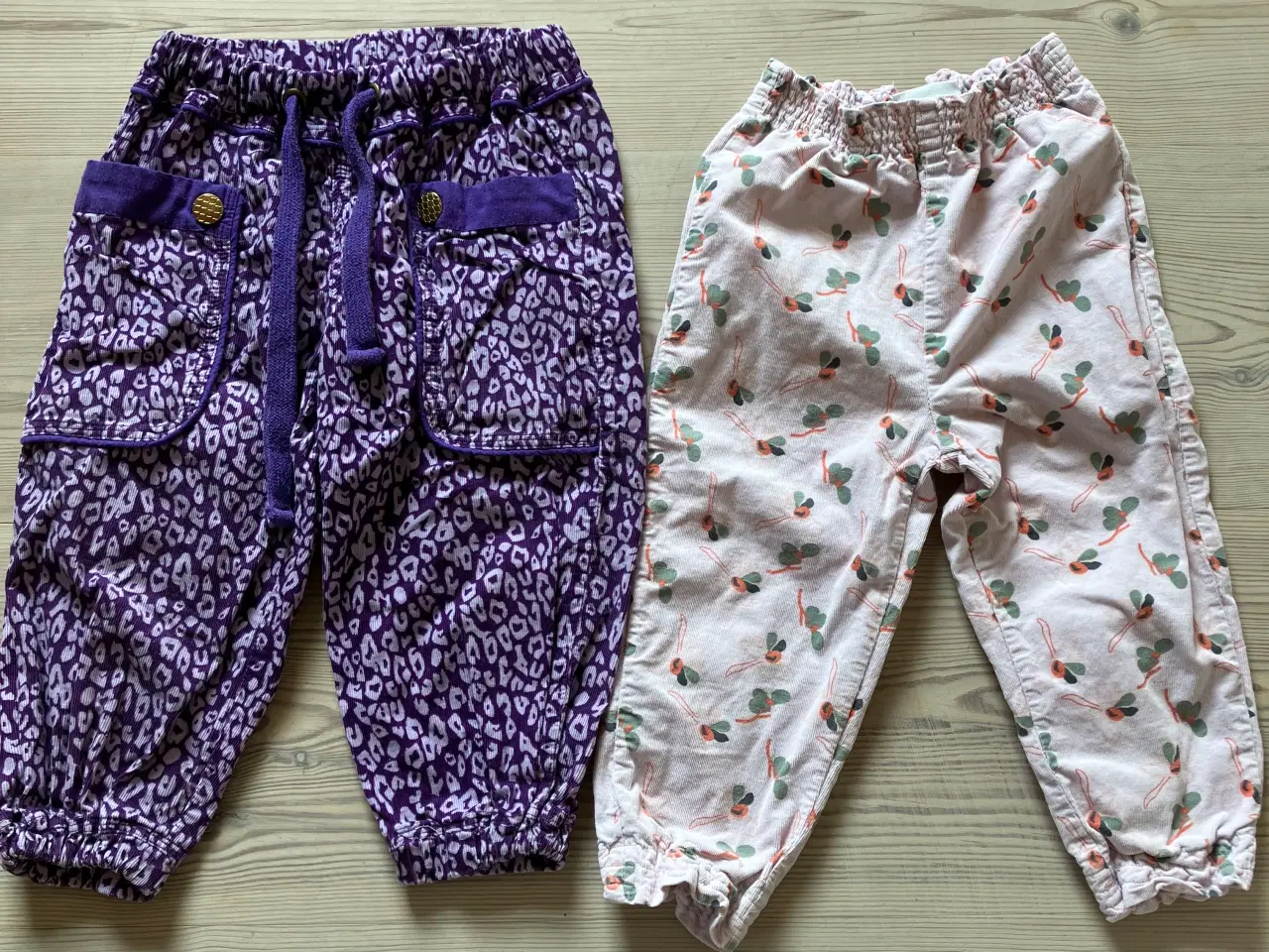 Billede 1 - 2 par bukser fra Friends og Baby Tail