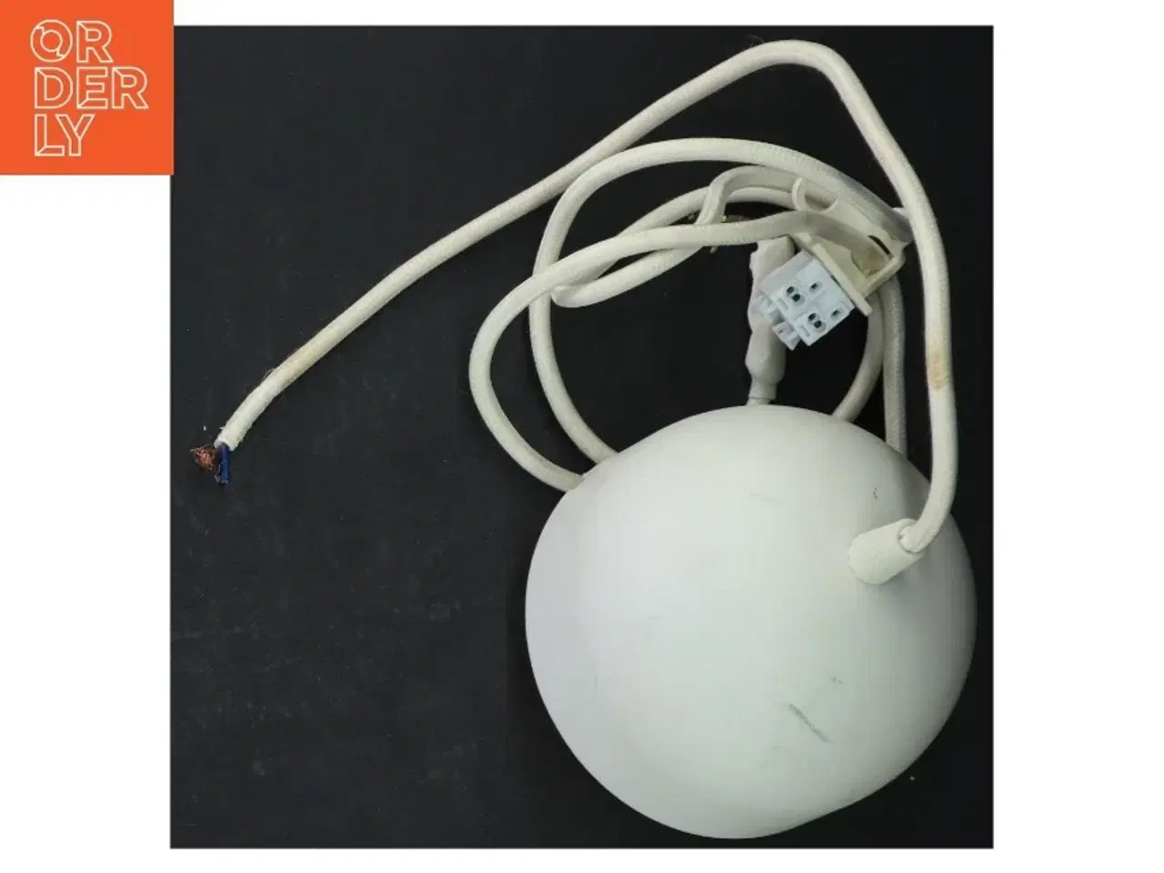 Billede 5 - Hvid loftlampe fra IKEA (str. Ø 12,5 cm)