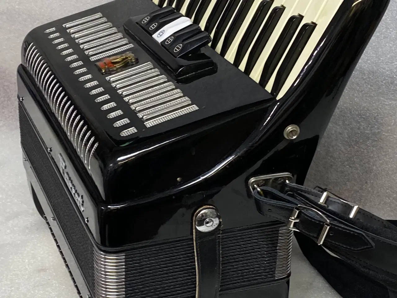 Billede 4 - Perrot harmonika sælges fra samling – nyserviceret
