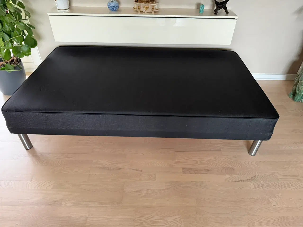 Billede 3 - Næsten ubrugt Boxmadrasseng med 50 mm Tempur memor